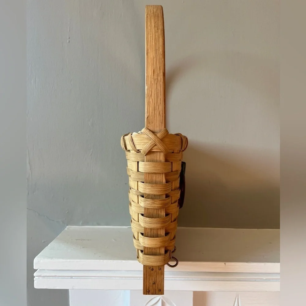 Vintage Splitwood Woven hanging storage basket/key holder w/ apple motif
